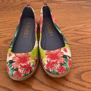 Mudd multicolored floral shoes. No size tag about 9 1/2 inches long
